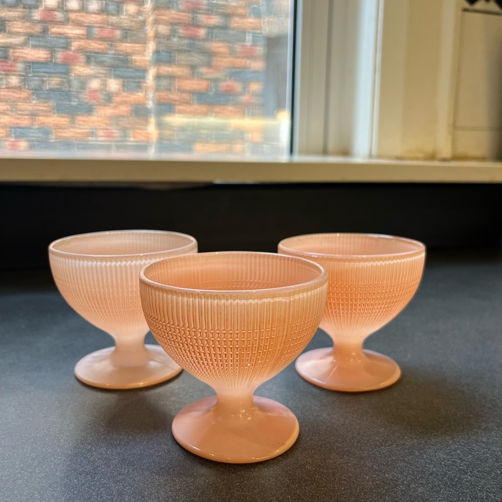 Set of 3 Vintage Pink Saguenay Ware Dessert Bowls 🇨🇦